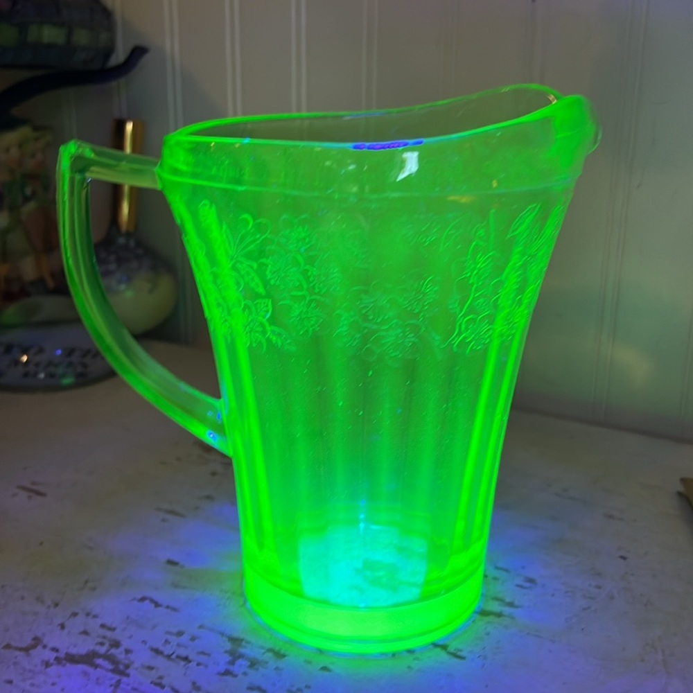 Vintage Jeannette Glass Cherry Blossom depression Uranium Pitcher 1930's